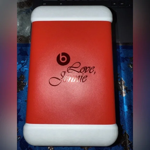 Beats Solo Jennie Limited Edition - Picture 3 of 4